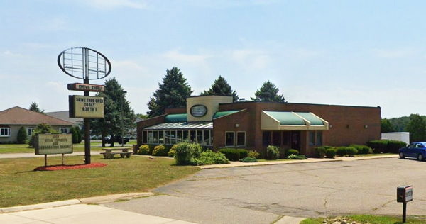 A&W Restaurant - Spring Arbor - 7975 Spring Arbor Rd (newer photo)